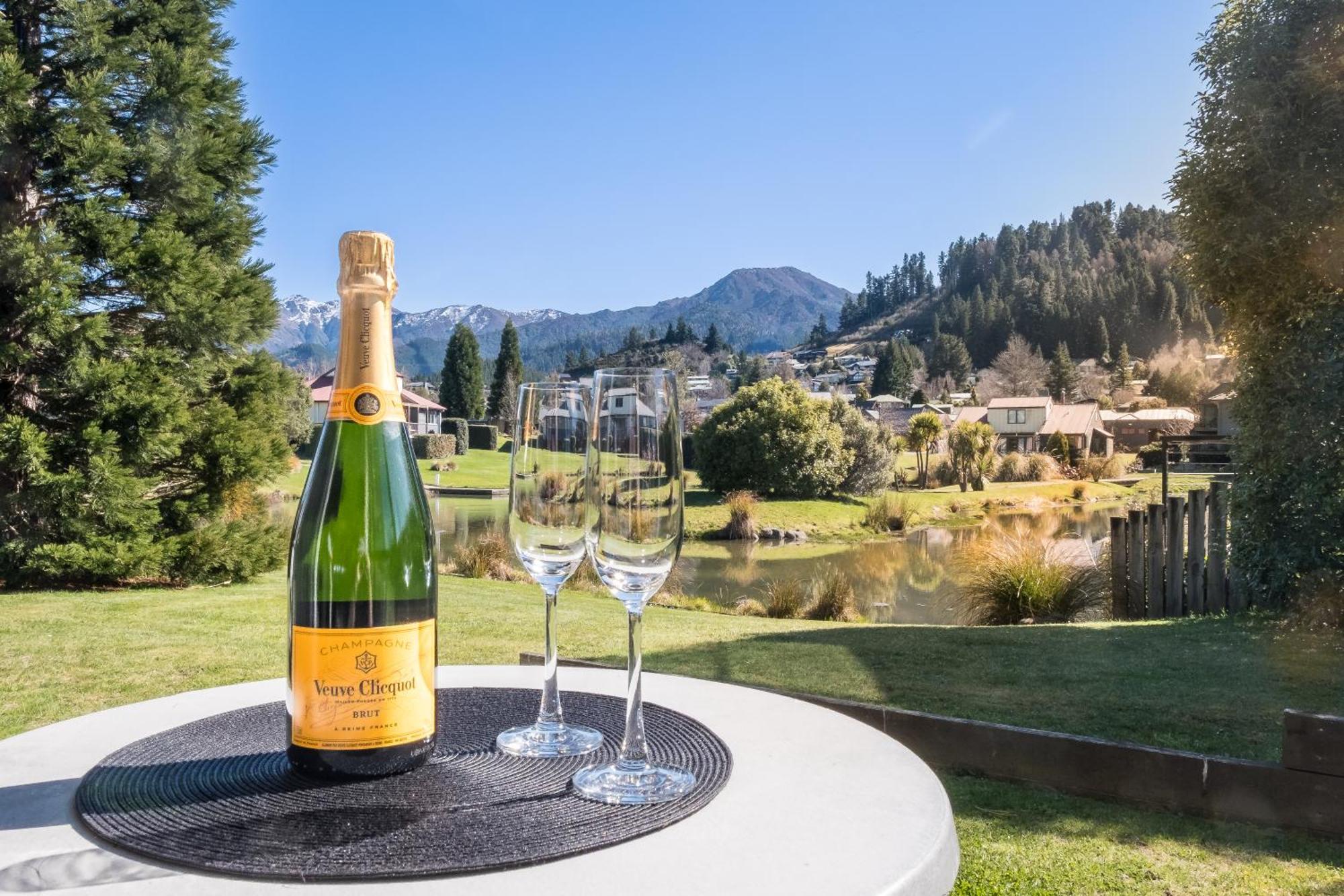 Village Lake Luxury Apartments Hanmer Springs Exterior foto